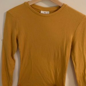 Aritzia TNA long sleeves tee